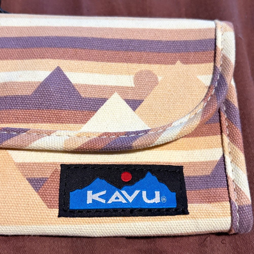 Wallet by Kavu Brand.  NWT! - Picture 2 of 15